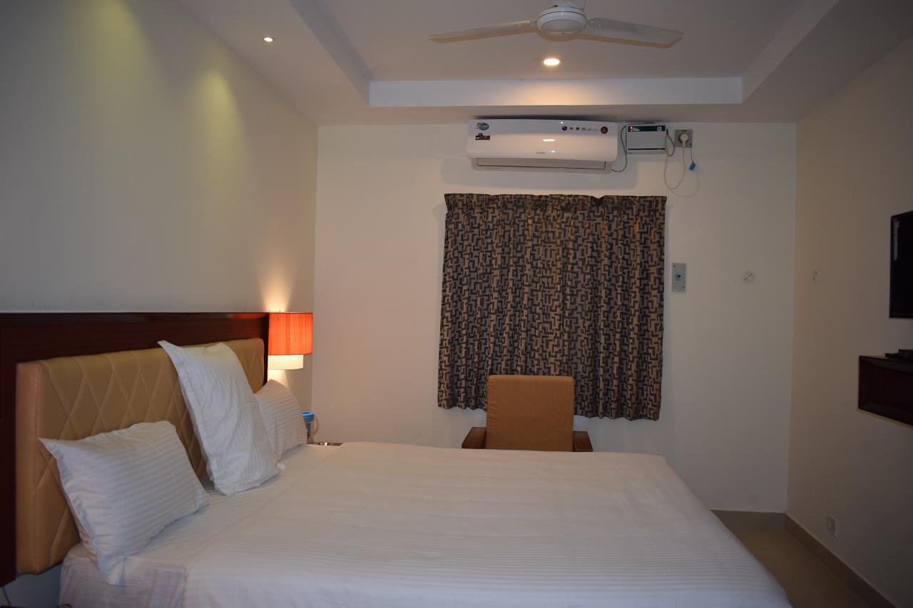 Отель Ak Sea View Residency Пондичерри Экстерьер фото